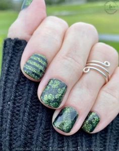 Saint Patrick Nail, Nail Art Tips, Nail Art Glitter, Nail Polish Art, Black Nail Designs