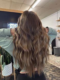 Utah Curls Long Hair, Brunette Hair Color With Highlights And Lowlights, Honey Brown Balayage Curly Hair, Sandy Brown Balayage, Low Lights On Brown Hair Brunettes, Long Beachy Hair, Hair Inspo Color Brunettes, Teddy Bear Bronde, Fall Brown Hair