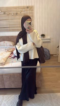 Long Jumper Outfit, Hijabi Closet, Outfit Voile, Hijab Wardrobe, Hijabi Streetwear, Modest Girly Outfits, Hijabi Outfit, Outfits Hijab, Cute Modest Outfits