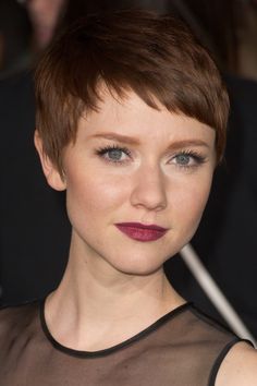 cute pixie haircut with a fringe Cute Pixie Haircuts, Brunette Pixie, Pixie Cut With Bangs, Short Bangs, Best Pixie Cuts, Haircut For Older Women