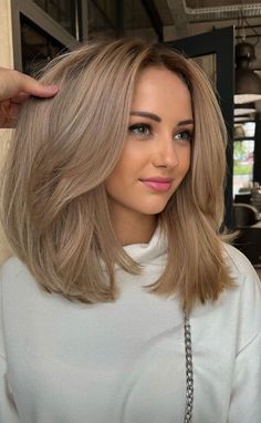 Rooted Beige Blonde Hair, Kitten Hairstyle, Light Cool Brown Hair, Sand Brown Hair, Solid Hair Color Ideas, Biscuit Blonde Hair, Biscuit Blonde, Sand Hair