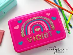 Personalized Pencil Boxes for Girls - Custom Crafted Just for Your Child! Get ready for back to school with our personalized pencil boxes for kids! Say goodbye to boring school supplies and hello to something truly unique. Our custom personalized pencil boxes, featuring a glitter rainbow design, are here to add a touch of sparkle and fun to your child's everyday essentials. Designed to stand out and make school supplies exciting, these pencil boxes are perfect for kids. Why You'll Love Our Penci Pink Craft Supplies For End Of School Year Gift, Pink Pencil Case For End Of School Year Gift, End Of School Year Gift Pink Pencil Case, Pink Craft Supplies For Back To School Gift, Fun Pink Pencil Case For School, Pink Craft Supplies For Back To School, Cute Pink Craft Supplies For Back To School, Back To School Pink Craft Supplies Gift, Pink Stationery Gift For Back To School