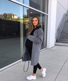 Pregnant Style Winter, Rhaea Estelle, Fall And Winter Maternity Outfits, Pregnancy Winter Outfits, Cold Day Outfits, Prego Outfits, Pregnancy Fashion Winter, Pregnant Outfits, Pregnancy Fashion Fall