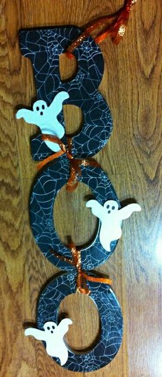 the number eight is decorated with halloween decorations