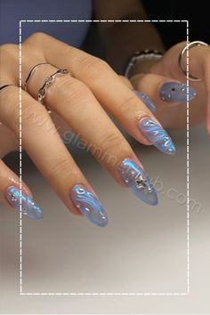 18 Pearl Nails Designs: 1. Classic French 2. Mermaid 3. Ombre 4. Blush Pink 5. 3d Rhinestones 6. Glitter 7. Pastel 8. Black, tips and more Mermaid Blue Nails, Blue Pearl Nails, Pearl Nail Art, Black Tips, Glamorous Look, Mermaid Nails