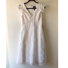 Very Pretty Adrianna Papell White Flower Embroidered A-Line Dress Size:6 100% Polyester Measurements Are Approximate Length: 42” Pit To Pit: 17 1/2” Waist: 14 1/2” Aline Dress, Adrianna Papell Dresses, Adrianna Papell, White Flower, Embroidered Flowers, White Flowers, A Line Dress, Colorful Dresses, A Line