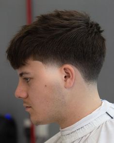 Mid Taper Textured Fringe Men, French Crop Haircut Women, Low Taper French Crop, Low Taper Fade Haircut Short Hair, Tapper Fade Alto, French Crop Taper Fade, Temper Fade, Mid Taper Fade Haircut Straight Hair, Low Taper Fade Short Hair