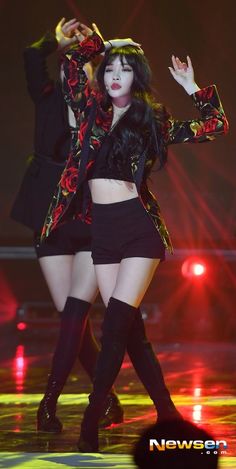 Girl Kpop Idols, Bali Outfit, Moda Kpop, Wedding Posing, Motivasi Diet, Mode Rose, Kim Chungha, Vegas Outfit, Stage Outfit