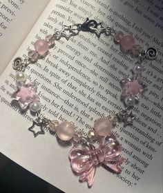 Mode Rose, Pretty Jewelry Necklaces, Diy Bracelet Designs, Girly Accessories, Jewelry Lookbook, Beaded Bracelets Diy, Bracelets Handmade Beaded