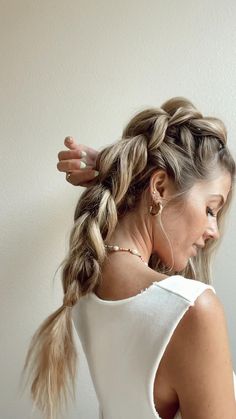 Teenage Hair, Closet Upgrade, Teenage Hairstyles, Concert Hairstyles, Peinados Hair Styles, Medium Hair Styles For Women, French Braids, Hairstyle Inspo, Goddess Hairstyles