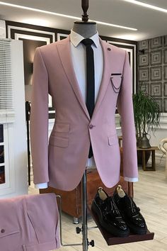 Discover Dick Pink Point Lapel 3 Flap Men Prom Suit with bradymensuit. Shop for a range of Blushing Pink Peaked Lapel men's suits for every occasion with rush order service in cheap price. Pink Wedding Suits For Men, Wedding Suits For Men, Prom For Guys, Suits Outfits, Prom Suits For Men, Stylish Suit, Pink Suit, Prom Suits, Chic Pink