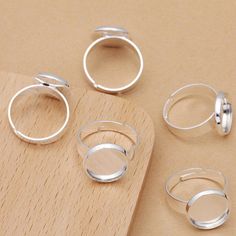 ♥ Quantity:20pcs ♥ Inner diameter Size:12mm ♥ Color: silver,Antique bronze ♥ Materials: brass ♥ Nickel Free & Lead Free More Ring Blanks Base https://www.etsy.com/hk-en/shop/KellyStudiojewelry?section_id=28489140 Adjustable Midi Rings With Bezel Setting, Adjustable Round Midi Rings With Bezel Setting, Metal Rings For Jewelry Making, Jewelry Making Pearls, Ring Blanks, Cheap Rings, Ring Bezel, Bezel Set Ring, Pearl Hair Clip