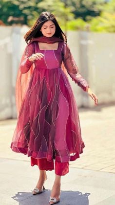 Organza Frocks For Women, Organza Frocks, Frock Models, Simple Frock Design, Organza Suits, Long Frock Designs, Simple Frocks