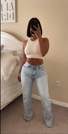 Petite Baddie Outfits, New York Summer Outfits Black Women, Dallas Style Outfits, Comfy Night Out Outfit, Baddie Spring Outfits 2024, Shorts And Heels Outfit, Backyard Party Outfit, Simple Date Night Outfit, Happy Hour Outfit