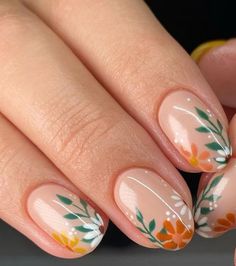 Autumn Floral Nails, Fall Flower Nail Designs, Fall Floral Nails, Nail Art Fleur, Fall Wedding Nails, Nail Art Designs For Beginners, Nail 2023, Easy Nail Art Designs, Boho Nails