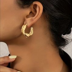 Brand New Women's Twisted Gold Semi Hoop Earrings Genuine 14k Gold Plated 925 Sterling Silver (Stamped) 1" Size Retail Price $295 Buy With Confidence From A Trusted Seller With A 99%+ Feedback Rating! A0104 (Id-799-) Twist Jewelry, Silver Gold, Gold Plate, Jewelry Earrings, Hoop Earrings, Twist, 925 Sterling Silver, Women Jewelry, Confidence