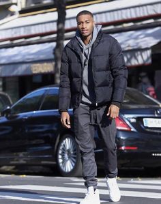 Winter Style 2023, Style A Puffer Jacket, Cargo Outfits, Puffer Jacket Outfit Men, Nba Basket, Winter Jacket Outfits, Dress Man, Puffer Jacket Outfit, Streetwear Outfit Ideas