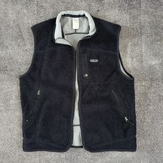 Vest is in fair condition overall, has no major rips or tears The zipper is broken and has a few minor marks (pictured above) Vintage Patagonia, Vintage Vest, Fleece Vest, Mens Vests, Vest Outfits, Patagonia, Western Outfits, Vintage Men, Vest Jacket