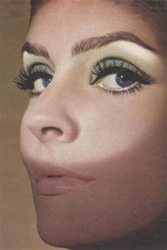 60s Eyeliner, 1960’s Makeup, 60’s Makeup, 1970s Makeup, Carnaval Make-up, 1920s Makeup, Party Make-up