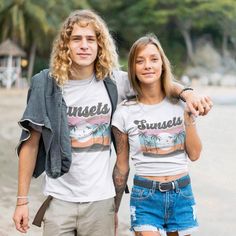 Retro Sunset and Palm Tree T-Shirt Cute Couple Shirts, Valentine Sweatshirt, Matching Hoodies, Surf Shirt, Couple T-shirt, Beach Days, Couple Shirts, Retro Stil, Matching Shirts