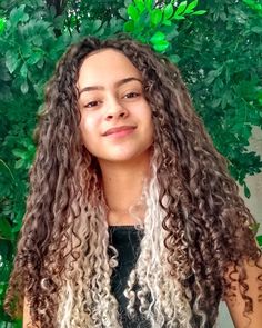 25 Vibrant Curly Hair Color Ideas for a Stunning Makeover White Underneath Hair Curly, Curly Hairstyles Dyed, Bleached Underneath Hair Curly, Hairstyles Dyed, Curly Hair Care Routine, Hair Color Underneath