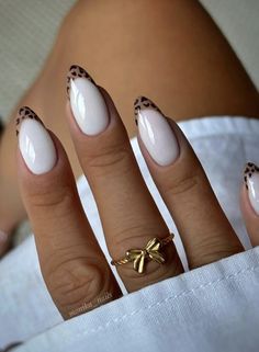 Almond Nails Color Ideas, Paznokcie Hello Kitty, Almond Gel Nails, Kutek Disney, Milky Nails, Smink Inspiration