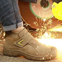 ЗащитныеСверхмощныеИзносостойкиеРабочие Ботинки_3 Safety Shoes Men, Fabric Boots, Unique Gadgets, Safety Boots, Boot Types, Work Safety, Round Toe Heels, Safety Shoes, Work Shoes