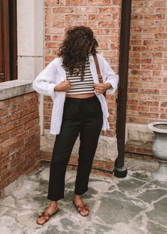 Stay Cool Yet Chic: How to Layer in the Summer Heat - MY CHIC OBSESSION Layer Outfits Summer, Summer Heat Outfits, Layering Outfits Summer, How To Layer Outfits, Layered Summer Outfits, Layer Outfits, Hot Weather Outfits, Linen Pants Outfit, Stylish Headbands