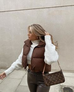 Puffer Vest Outfit, Nyc Outfits, New York Outfits, Autumn Fits, Causual Outfits, Vest Outfits, Looks Chic, Casual Winter Outfits, Autumn Outfit