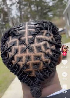 Heart Barrel Twist, Men’s Short Dread Styles, Dread Hairstyles For Short Dreads, Mens Loc Hairstyles, Heart Loc Style, Dread Hairstyles For Men Ponytail, Retwist Styles For Short Locs Boys, Locs Hairstyles For Men Dreadlocks, Locs Hairstyles Men Dreadlocks