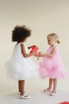 It is a playful dress is made of tulle buboes. Our dress is perfectly cute and adorable for holiday photos and parties. Flower Girl Dresses Knee Length, Kid Dresses, Girls Occasion Dresses, Birthday Party Dresses, Caroline Dress, Courthouse Wedding Dress, Flower Girls Dresses, Flower Girls Dress, Child Dress