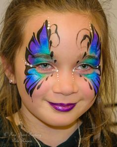 pour yeux bleus Face Painting Tips, Butterfly Face Paint, Girl Face Painting, Face Painting Tutorials, Butterfly Makeup, Butterfly Face, Face Painting Easy, Face Paint Makeup, Face Art Makeup