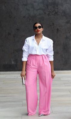 Light Pink Blouse Outfit, Pink On Pink Outfit, Light Pink Pants Outfit, Pink And White Outfit Ideas, Midi Skirt Outfit Ideas, Pantalon Rose, Curvy Casual Outfits, Outfits Gorditas, Skirt Outfit Ideas