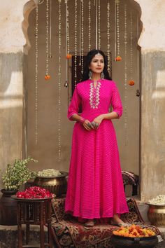 Leheriya Anarkali, Pink Maxi Dress Outfit, Maxi Dress Outfit Casual, Anarkali Design, Gota Patti Embroidery, Printed Kurti Designs, Lucknowi Kurta, Anarkali Designs, Bridal Dupatta