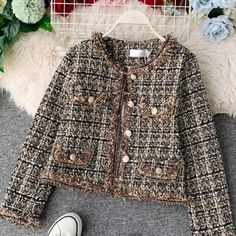 New Autumn Winter Vintage Tweed Jacket Coat Women Small Fragrance Patchwork Korean Woollen Cropped Coats Elegant Short Outerwear New No Return Vintage Tweed Jacket, How To Have Style, Sleek Dress, Cropped Coat, Denim Fashion Women, Tweed Shorts, Winter Vintage, Tassels Fashion, Patchwork Jacket