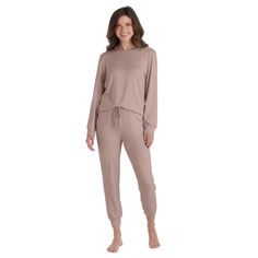 PRICES MAY VARY. Unveiling an extraordinary loungewear experience: The Dream Jersey Crew Neck Lounge Set will become your new wardrobe favorite. Featuring a buttery-soft crew neck top and matching joggers, this 2-piece set redefines luxury loungewear. Adored for its unrivaled comfort style and cashmere-like feel against your skin, it's the set you'll reach for repeatedly. Exceptional Features Meet Contemporary Design: Experience the allure of the crew neck with fashionable cuffed sleeves, provid Summer Lounge Set, Lounge Sets For Women, Summer Lounge, Luxury Loungewear, Oprahs Favorite Things, Cute Patches, Loungewear Luxury, Old T Shirts, Loungewear Set