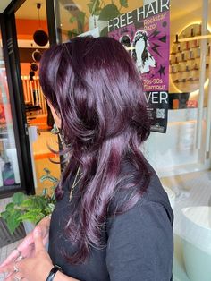 Blackberry Red Hair, Wine Red Purple Hair, Purple Red Hair Burgundy, Purple Wolfcut Hair, Purple Cherry Hair, Redish Purplish Hair, Black Violet Hair Color, Oxblood Hair, Hair Dye For Short Hair