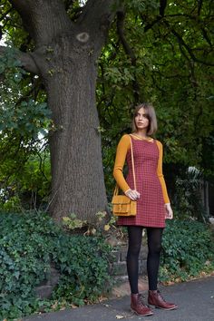 Spring Librarian Outfit, Fall Pinafore Dress With Pockets, Elementary Librarian Outfits, Autumn Pinafore Outfit, Casual Long Sleeve Pinafore Dress, Orange Pinafore Dress, Nerdy Girl Outfits, Pinafore Dress Dark Academia, Librarian Outfit