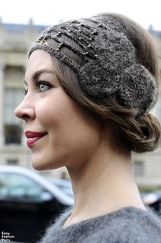 inspiration - love love!! Twenties Style, Ulyana Sergeenko, Head Pieces, Russian Fashion, Fascinator Hats, Crochet Headband, Knitting Accessories, Head Covering, Crochet Accessories