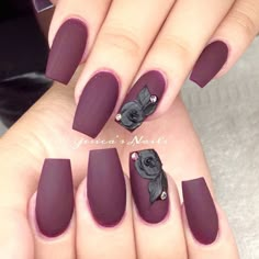 Coffin nails @KortenStEiN Shimmer Nail Art, Black Gel Nails, Red Nail Art Designs, Wine Nails, Unghie Nail Art, Maroon Nails, Red Nail Art, Red Acrylic Nails, Nail Shimmer