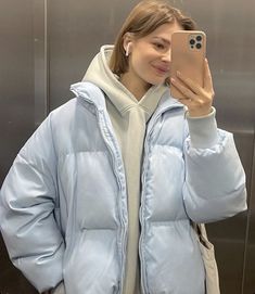 Korean Winter Outfits, American Lady, Stylish Wedding Dresses, Stylish Hoodies, Blue Puffer, Other Outfits, Casual Style Outfits, Winter Fashion Outfits