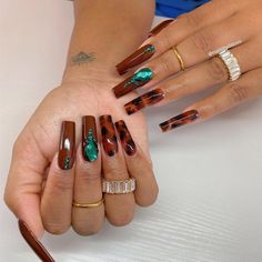 4,044 Likes, 36 Comments - Đaộ Vo (@nailsbydaovo) on Instagram: “Tortoise Shell Nails 🐢🤎  • • • • • Rings from @styledbydaovo 💎  #nails #nailsofinstagram #nails💅…” Trendy Brown Nails, Nails Rings, Evil Eye Nails, Silver Nail Art, Brown Nails Design, Nails Design Ideas, Eye Nail Art