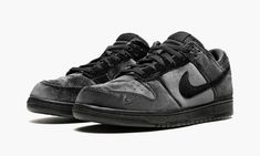 Dunk Low DH2686 002 Nike Noir, Black Velvet Shoes, Dr Shoes, Pretty Shoes Sneakers, Dover Street Market, Shoe Wishlist, Velvet Shoes, Fresh Shoes, Street Market