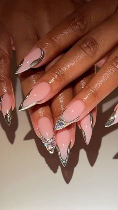 Bride Almond Nails Wedding, Almond Nails Designs Black Women, Almond Baddie Nails, Baddie Nails Instagram, Baddie Nail Designs, Baddie Nail Ideas, Stiletto Nail Design, Classic French Tip