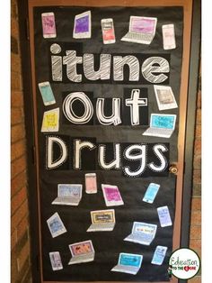 Education to the Core: FREE! itune Out Drugs Door Decoration for Red Ribbon Week. Red Ribbon Week Ideas Elementary, Creative Bulletin Boards, Door Bulletin Boards, Youtube Red, Classroom Doors, Bad Choices