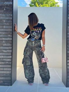 Cargo Jeans Outfit Black Women, Cargo Pant Outfit, Cargo Pants Women Outfit, Best Cargo Pants, Cargo Outfit, Cargo Pants Outfits, Outfits To Try, Fast Life, 2022 Style