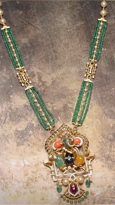 Ganesh Pendant, Bridal Gold Jewellery, Gold Jewellery, Jewelry Ideas, Jewelry Sets, Gold Jewelry, Beaded Jewelry