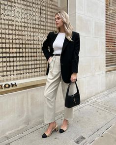 Networking Event Outfit, Corporate Attire Women, Event Outfit Ideas, Stylish Business Casual, Black Blazer Outfit, Business Professional Outfits, Business Attire Women, Blazer Outfits For Women