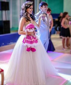 Quinceanera Ceremony, Elegant Prom Dresses Long, Quinceanera Dresses Ideas, Long Elegant Prom Dresses, 15 Quinceanera, Forest Enchanted, Fifteenth Birthday, Modern Princess, Elegant Prom Dresses