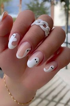 40+ Spooky and Fun Halloween Nail Art Ideas - HubPages Holloween Nails, Halloween Nails Easy, Halloween Acrylic Nails, Cute Halloween Nails, Cute Nails For Fall, October Nails, Thanksgiving Nails, Nail Swag, Halloween Nail Designs